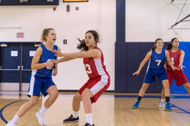 istock Girls high school basketball game 960073606