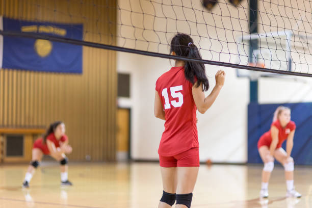 pełna akcji gra w siatkówkę w szkole średniej - sport volleyball high school student teenager zdjęcia i obrazy z banku zdjęć