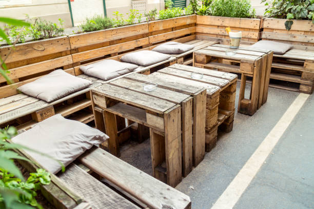 istock Palette wood furniture 960077464