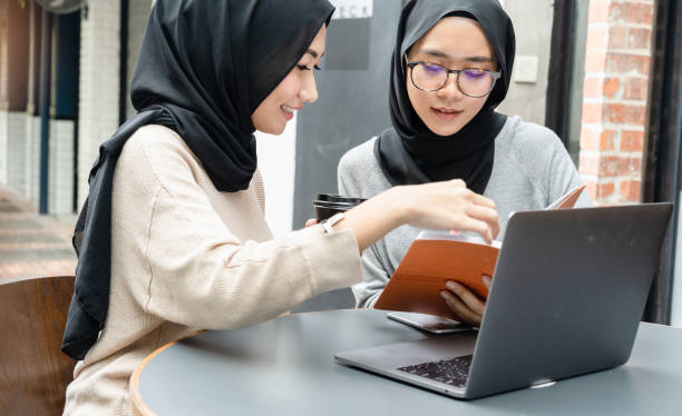 istock Girls wearing hijab working on project. 960078318