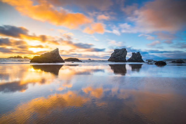 istock Dramatic sunset seascape at Bandon Beach, Oregon 960110522