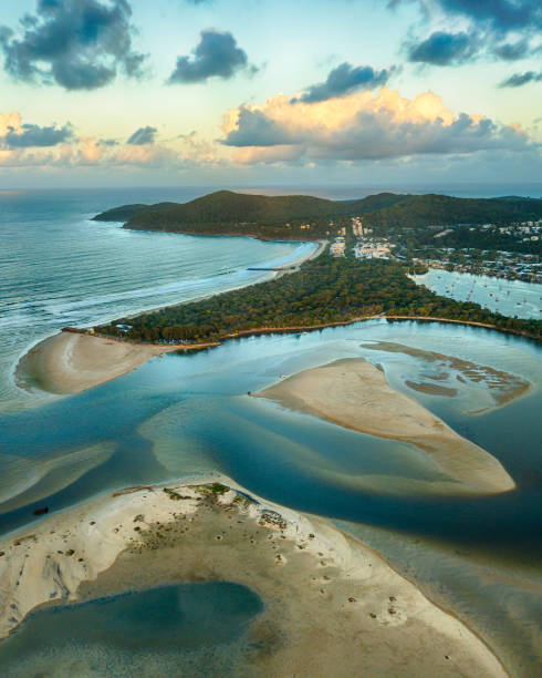 tramonto sputa noosa - coastline noosa heads australia landscape foto e immagini stock