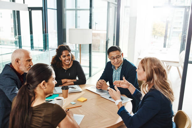 動きに計画を置くこと - office table ストックフォトと画像