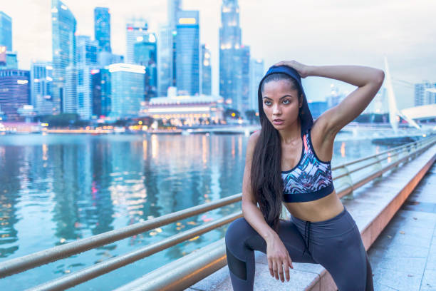 istock Young woman practicing on the bridge in the city 960200044