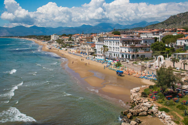 belle vue sur plage mer sperlonga latium, italie - tyrrhenian photos et images de collection