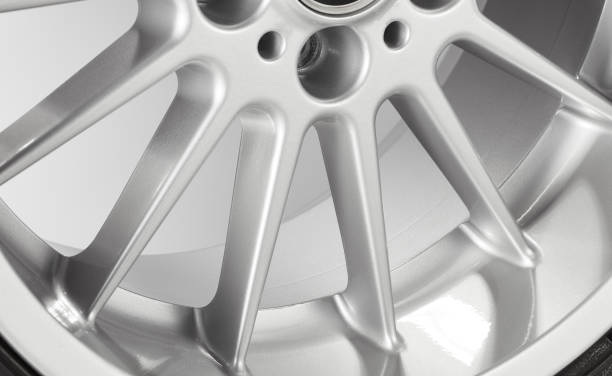 실버 합금 바퀴 타이어의 부분 - alloy wheel 뉴스 사진 이미지