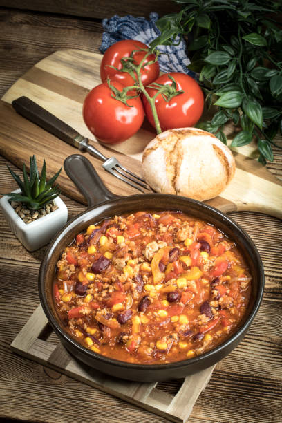 istock Chili con carne in a clay pan. 960252052