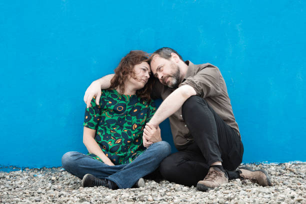 istock Adult couple relaxes 960252066
