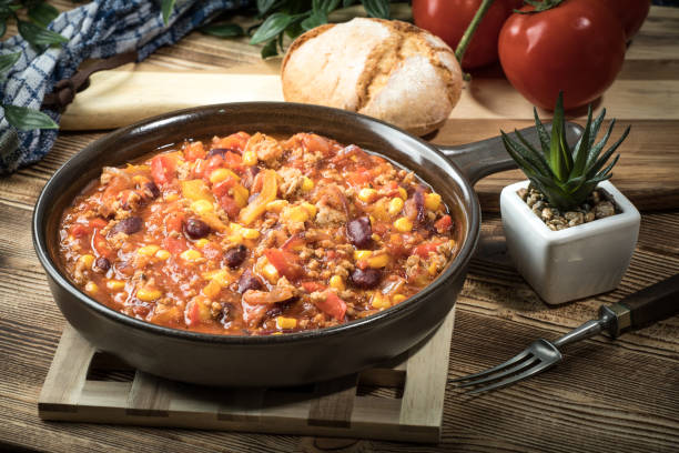 istock Chili con carne in a clay pan. 960252126