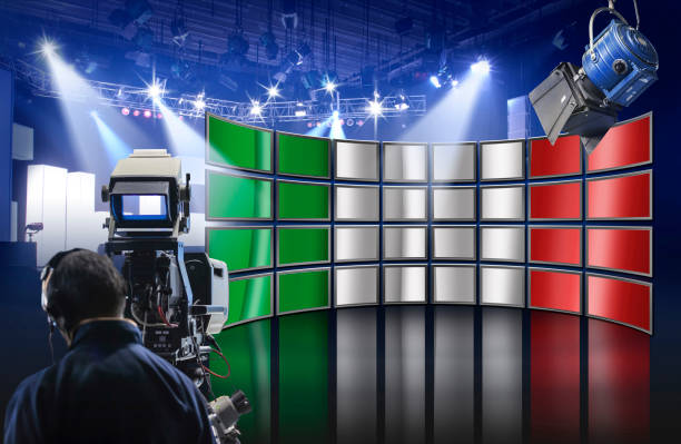 istock Video wall with TV Screens showing italian flag in Studio broadcasting 960255026