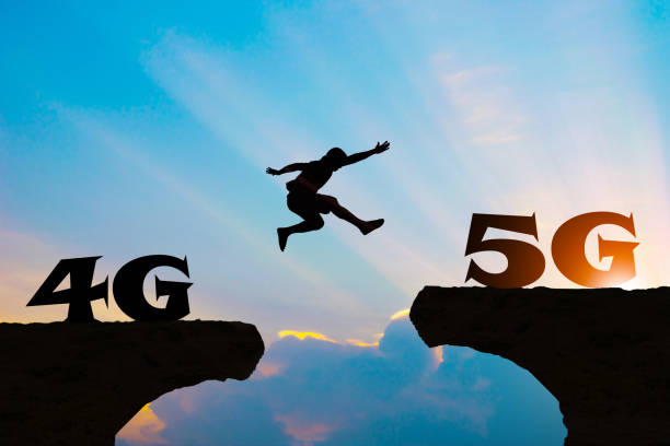 기술 4 g 실루엣에 5 g 남자 점프로 이동 - 4g 뉴스 사진 이미지