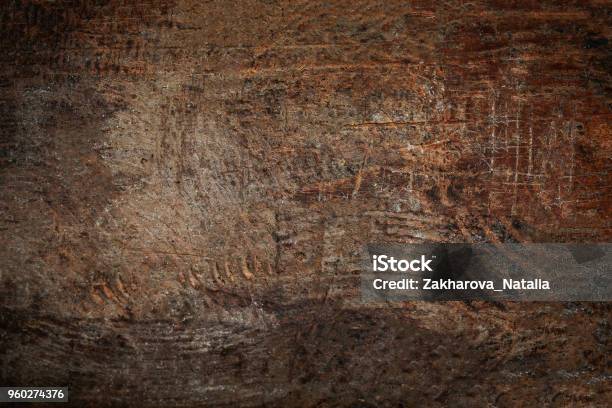 Textura De Madera Marrón Rayado Tabla De Cortar Madera Fondo Oscuro Natural Foto de stock y más banco de imágenes de Madera - Material