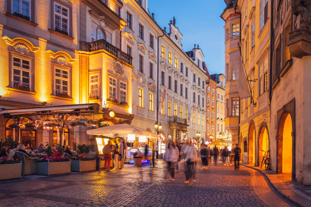 старый город прага, чешская республика - prague europe czech republic night стоковые фото и изображения