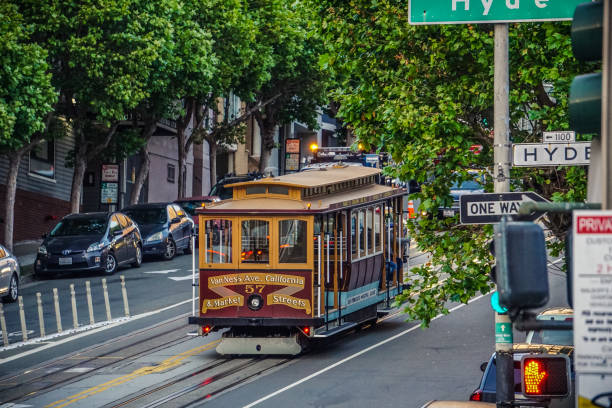 san francisco cable car - hyde street stock-fotos und bilder