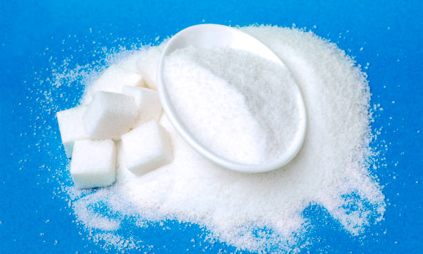 istock Granulated and lump sugar on blue background 960295294