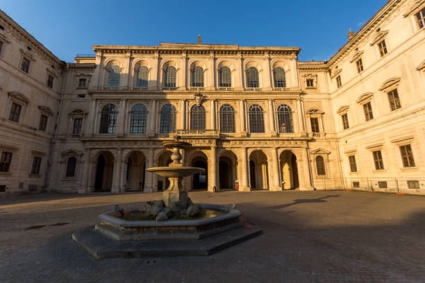 バルベリーニ日没宮殿 - ローマ、イタリア国立古典美術でサンセット イエロー - palazzo barberini ストックフォトと画像