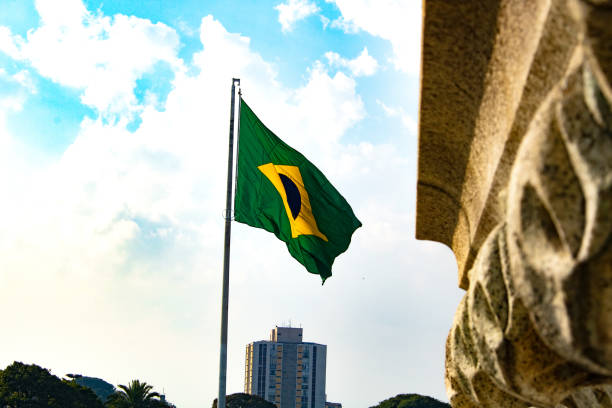 istock Brazilian Flag Behind the wall 960348330