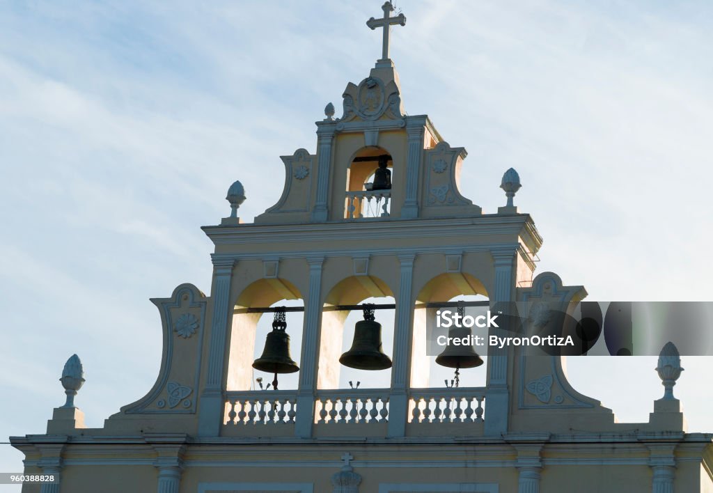 Campanario De La Iglesia Católica Guatemala Centroamérica Foto de stock y más banco de imágenes de Campana - iStock Campanario De La Iglesia Católica Guatemala Centroamérica Foto de stock y más banco de imágenes de Campana - iStock