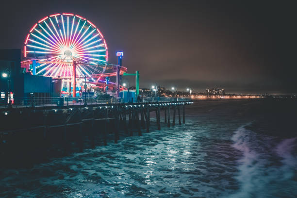 santa monica pier night scene - santa monica beach beach california wave imagens e fotografias de stock