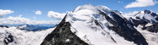 панорамный вид на валь-пошиаво и писа-палу в горах бернина, как видно с вершины piz cambrena - pontresina european alps st moritz engadine стоковые фото и изображения