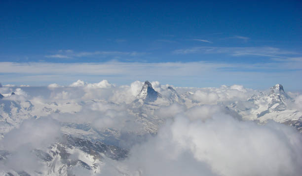 panorama view of the alps near zermatt above a sea of clouds with the famous matterhorn and dent blanche peeking out above the clouds - liskamm imagens e fotografias de stock