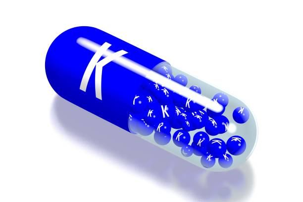 concepto de vitamina k - capsule vitamin pill letter k medicine fotografías e imágenes de stock