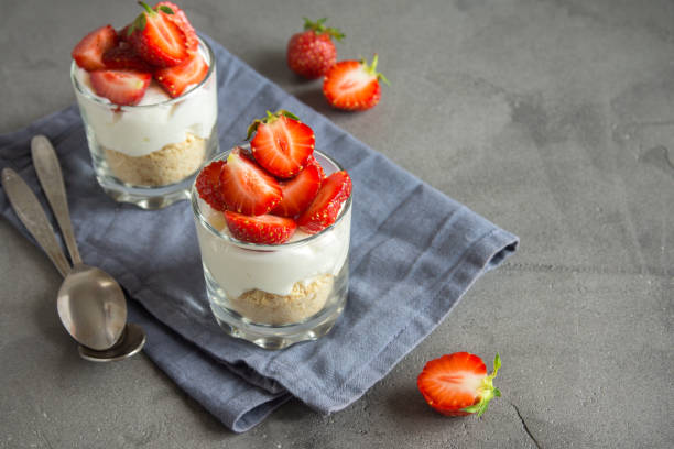 istock Strawberry cheesecake in glasses 960505918