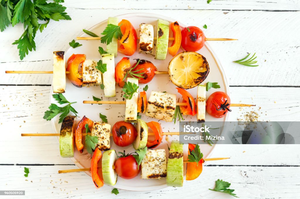 Brochettes de plats végétariens - Photo de Tofu libre de droits