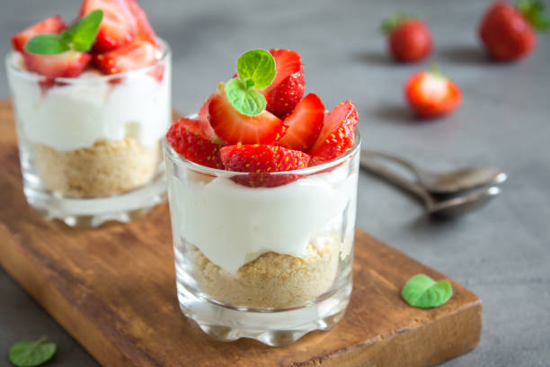 istock Strawberry cheesecake in glasses 960505970