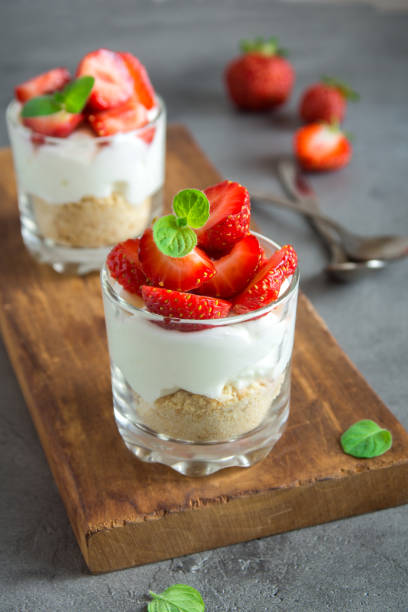 istock Strawberry cheesecake in glasses 960505992