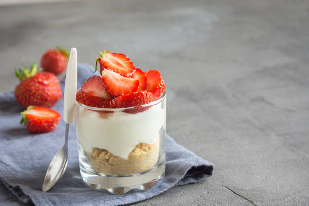 istock Strawberry cheesecake in glasses 960506050