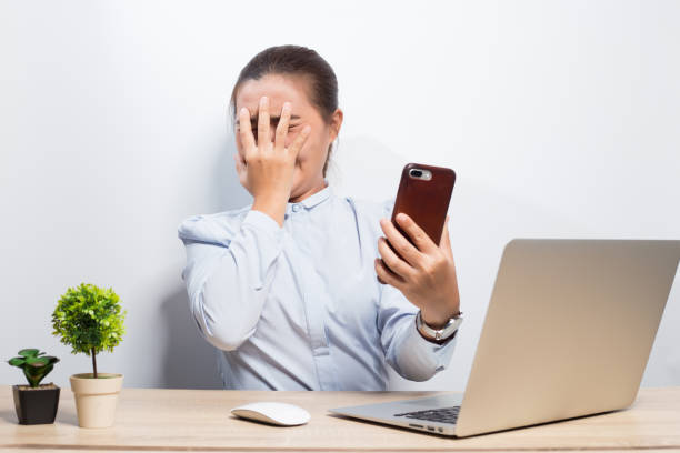 istock Woman scared when she look at smartphone 960506144