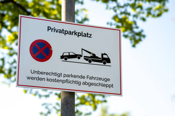 istock Private parking - Private parking - Parking prohibited - towing 960539792