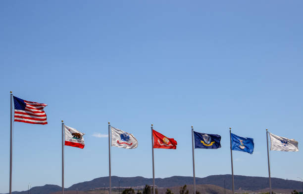 flagi z rzędu, usa, kalifornia, marines, us army, us navy - military flag zdjęcia i obrazy z banku zdjęć