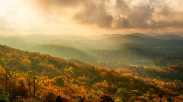 istock Sunset at Flat Rock Overlook - Blue Ridge Parkway, North Carolina 960567854