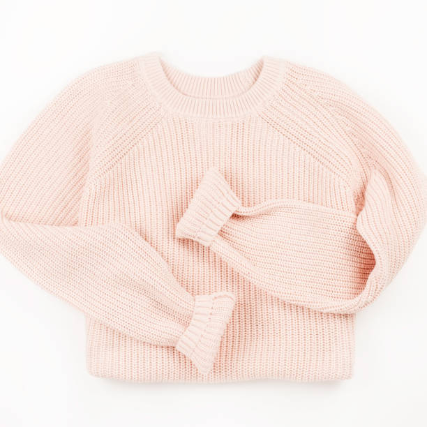 istock Pink knit sweater flat lay on white background. 960571164
