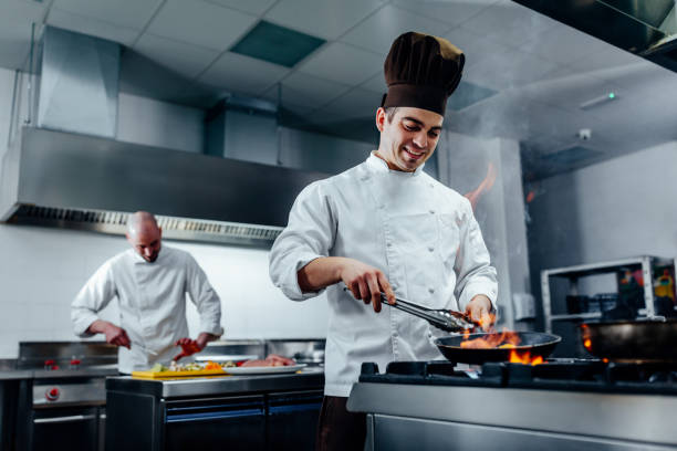 il ristorante è sempre pieno - professional chef foto e immagini stock