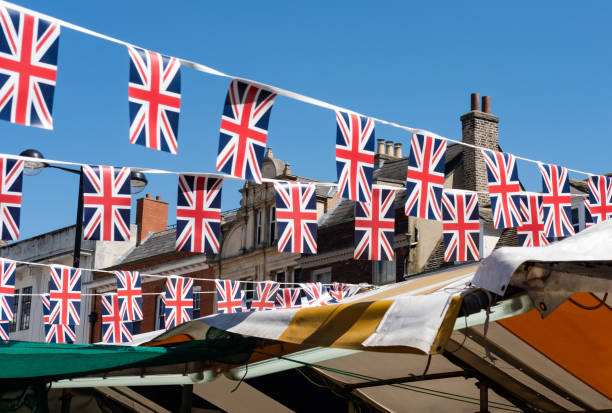 odosobniony obraz union jack royal wedding bunting widać wiszące na rynku zewnętrznym w dniu royal wedding. - royal wedding zdjęcia i obrazy z banku zdjęć