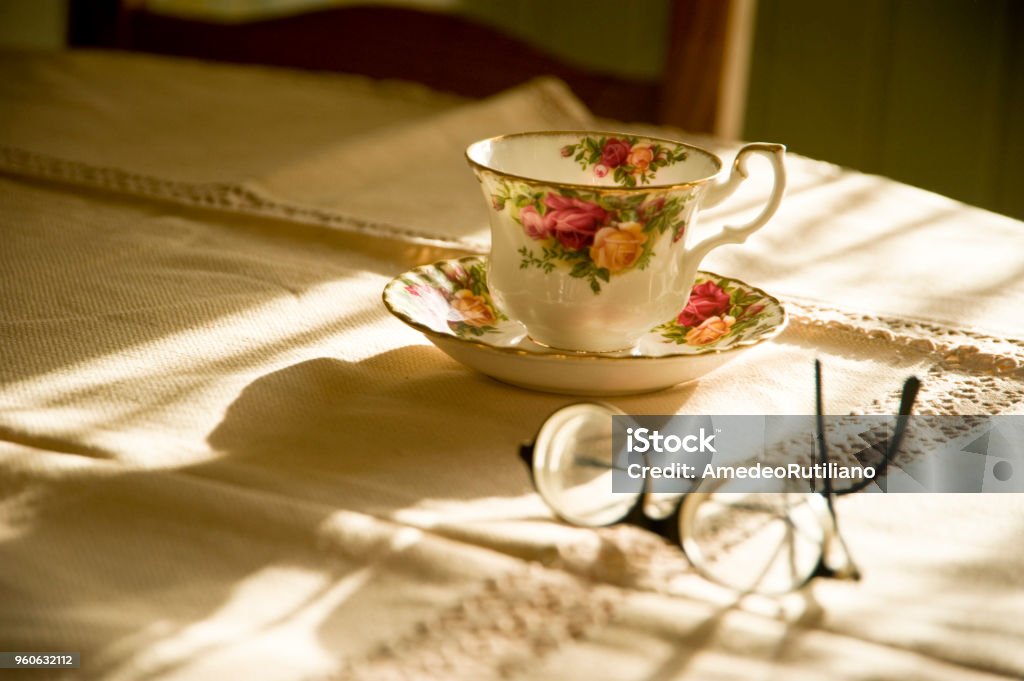 Tazza con occhiali - Foto de stock de Aconchegante royalty-free