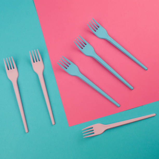 istock Pink and blue painted forks on the same colors background. Abstract artistic concept. Flat lay. 960667310