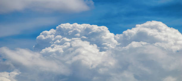 雲の形成、cloudscape。青い空の雲。 - cloud formation ストックフォトと画像