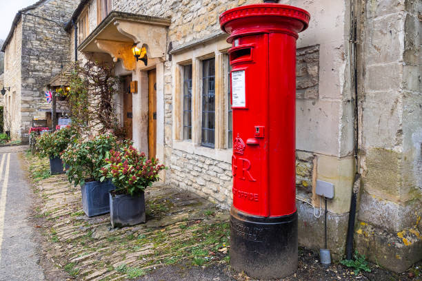 the mailbox - castle combe imagens e fotografias de stock