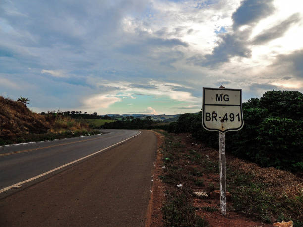 istock Highway in Monte Belo city 960679794