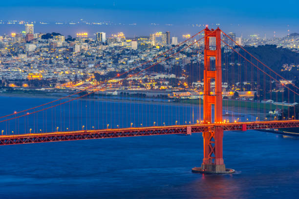 puente de golden gate puesta de sol - gold gate bridge san francisco county fotografías e imágenes de stock