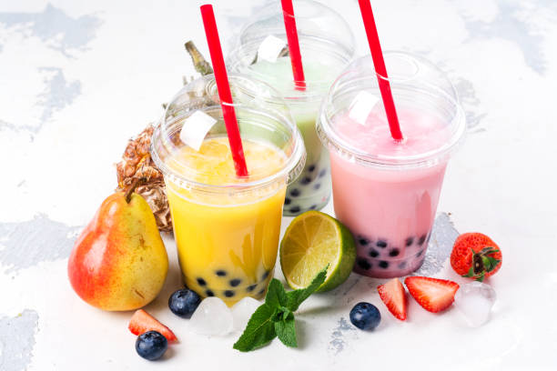 istock Refreshing homemade iced milky bubble tea with tapioca pearls 960780852