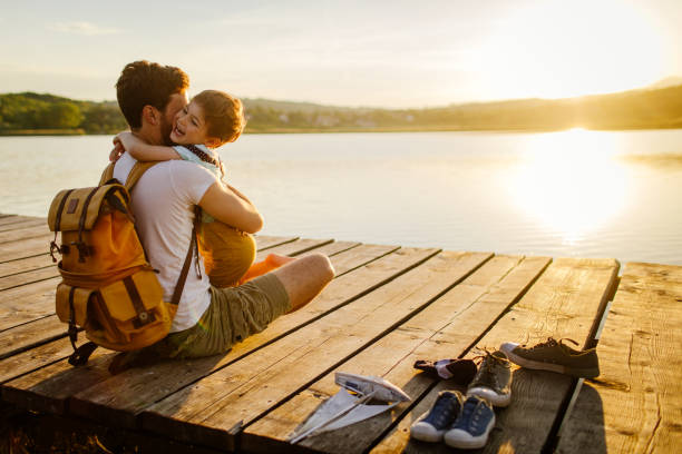 freundschaftliche verbundenheit mit meinem sohn - environment nature tranquil scene nautical vessel stock-fotos und bilder