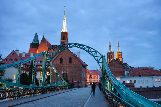 istock Tumski Bridge in Wroclaw at Dusk 960805430