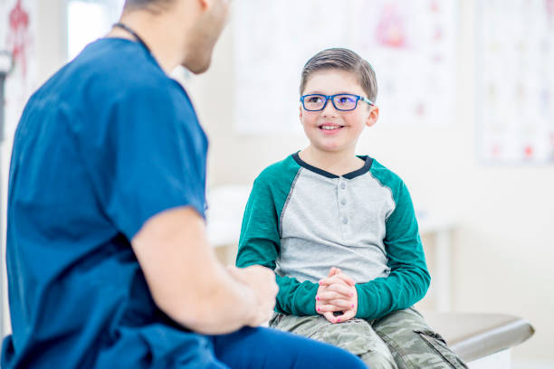 istock Boy meeting a doctor 960885480