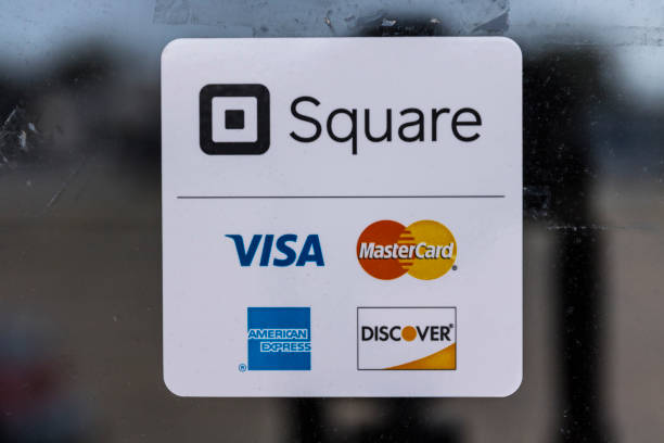 Modern credit methods including Square, Visa, Master Card, American Express and Discover II Kokomo - Circa August 2017: Modern credit methods including Square, Visa, Master Card, American Express and Discover II discover card stock pictures, royalty-free photos & images