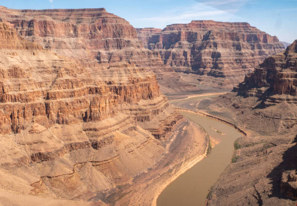 vista aérea do rio dentro do grand canyon de helicóptero - canyon majestic grand canyon helicopter - fotografias e filmes do acervo